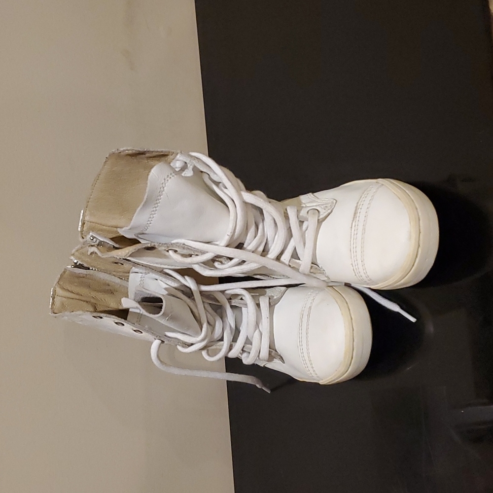 Ladies sneakers